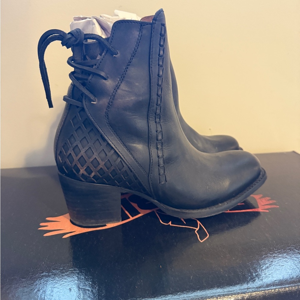 Freebird Dreamer Women's Black Leather Ankle Boots